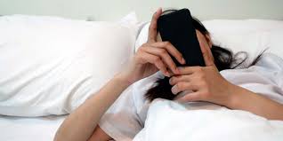Dokter Mulai Meresepkan 'Bed Rotting' (Rebahan Seharian) untuk Pasien Burnout – Inilah 3 Alasan Kenapa Malas-malasan Justru Menjadi Terapi yang Sah